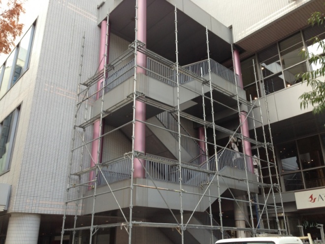 某一流ホテル　屋外鉄骨階段　螺旋階段　塗り替え　神戸