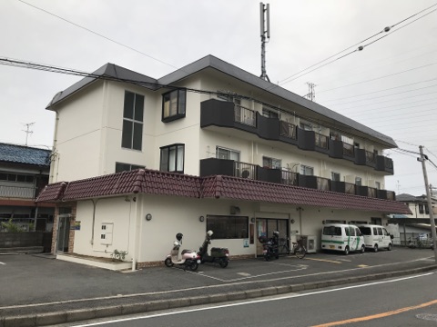 茨木市で賃貸マンションの塗装、長尺シート改修工事です